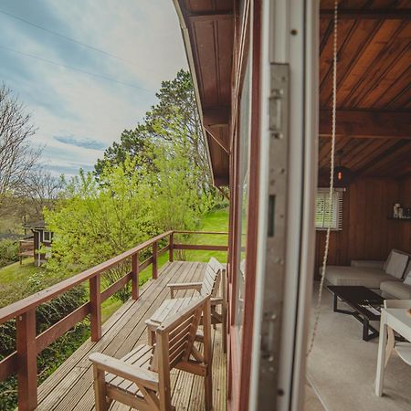 Timber Hill Self Catering Cedar Lodges Broad Haven Eksteriør billede