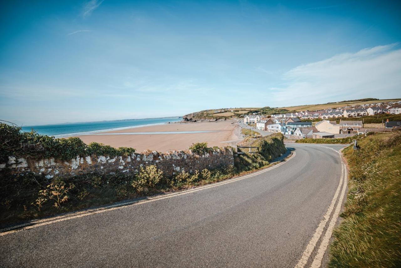 Timber Hill Self Catering Cedar Lodges Broad Haven Eksteriør billede