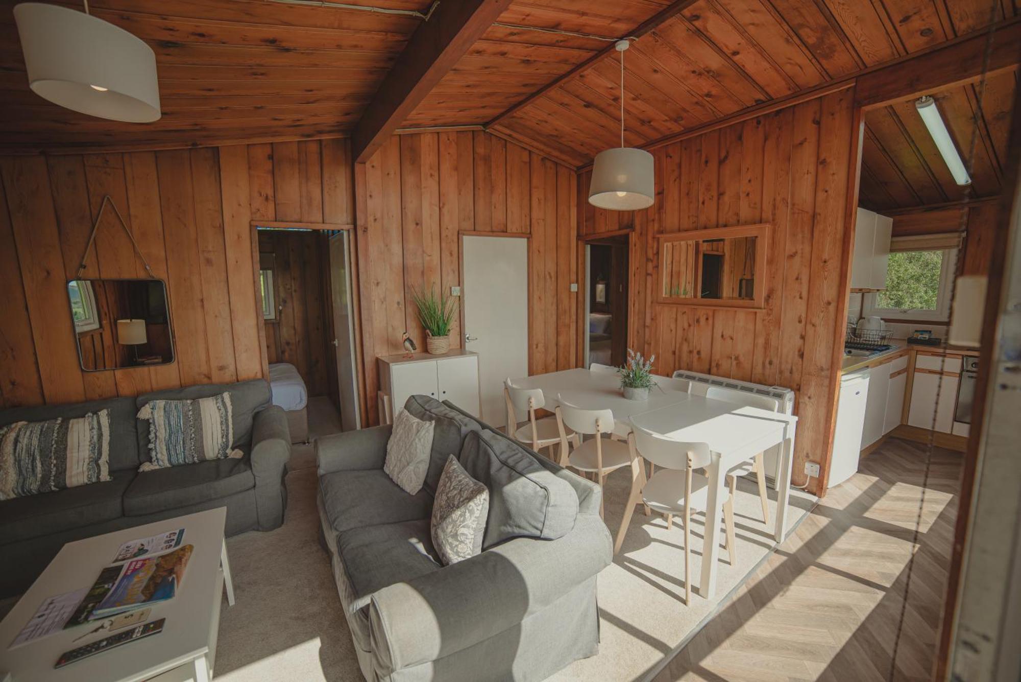 Timber Hill Self Catering Cedar Lodges Broad Haven Eksteriør billede