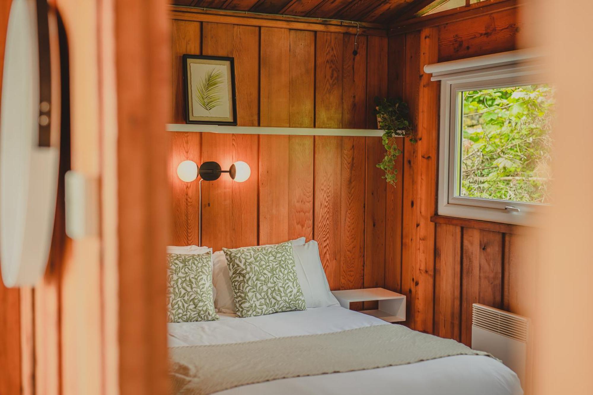 Timber Hill Self Catering Cedar Lodges Broad Haven Eksteriør billede