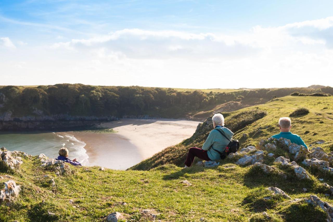 Timber Hill Self Catering Cedar Lodges Broad Haven Eksteriør billede